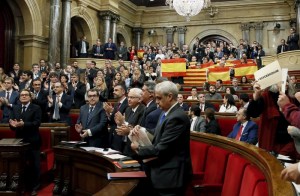Parlamento de Cataluña aprueba una moción de ruptura con España
