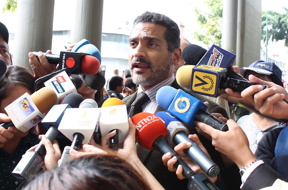 Abogado de Leopoldo López: Sebin se presentó sin orden judicial, dándole la espalda a la legalidad