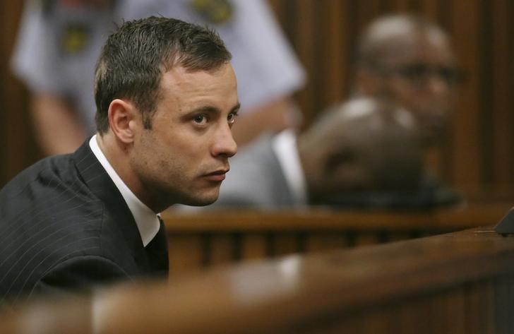 Pistorius pedirá el martes su libertad bajo fianza ante tribunal sudafricano