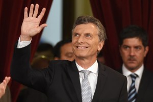 Presidente argentino se reúne con gobernadores para reactivar la economía