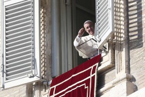 El Papa llama a europeos a repartirse equitativamente la carga para acoger a migrantes