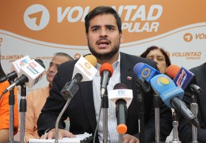 Armando Armas: La crisis económica es proporcional al número de Ministerios que tenemos