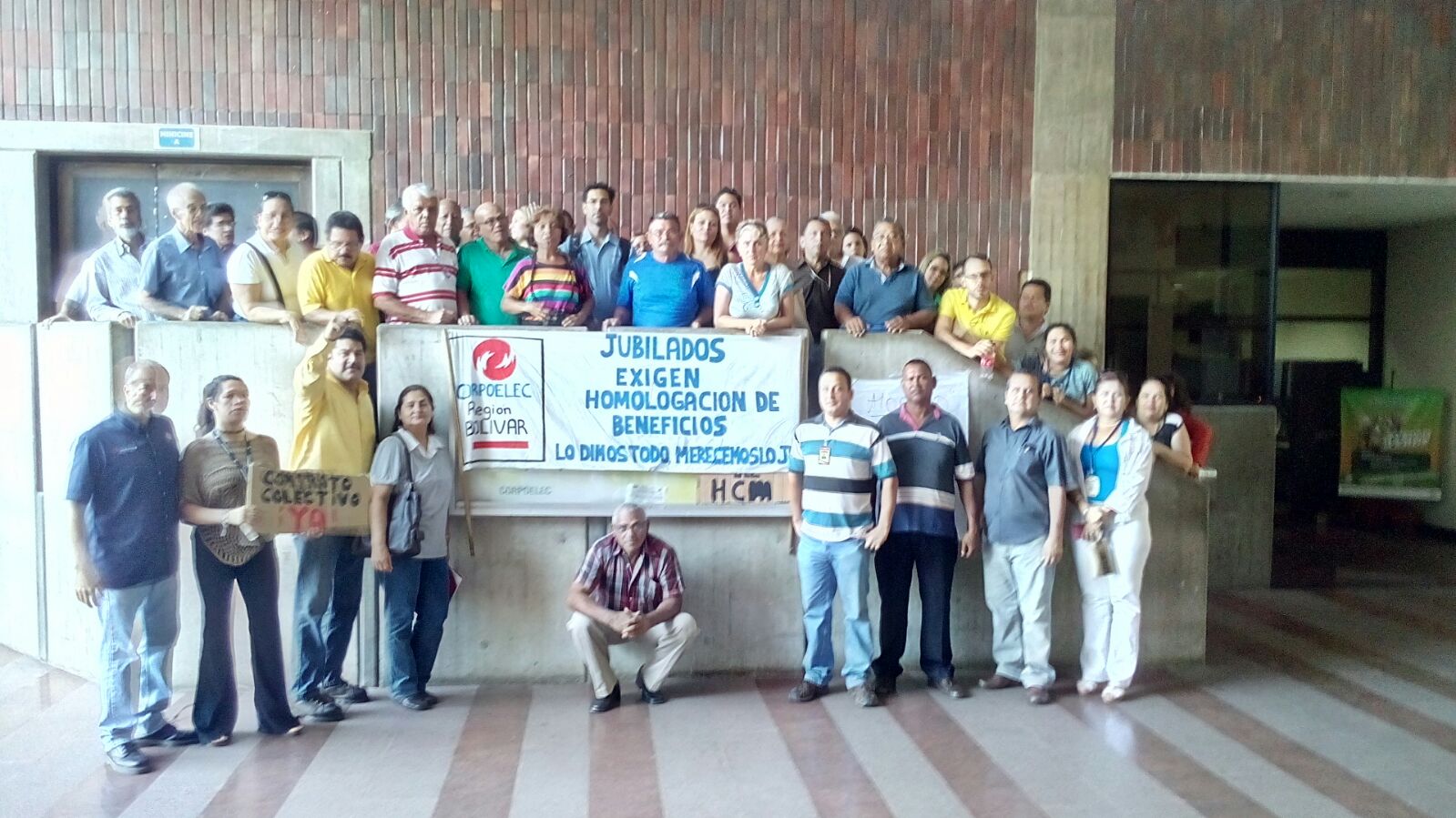 Trabajadores activos y jubilados de Corpoelec en Guayana se suman a la hora cero