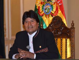 Evo Morales anuncia viaje de urgencia mañana a Cuba para someterse a cirugía