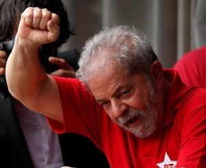 Lula lleva la lucha por salvar su imagen a las calles de Brasil