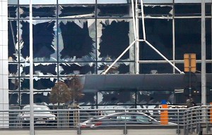 Al menos 13 muertos y 35 heridos por dos explosiones en aeropuerto de Bruselas