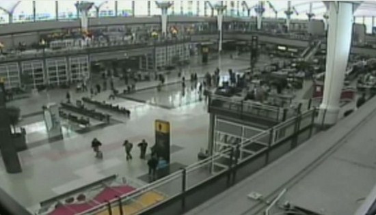Evacúan aeropuerto de Denver por posible amenaza de seguridad