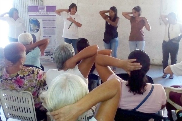 AMC y Senos Ayuda se unen con mujeres de La Vega contra el Cáncer de Mama
