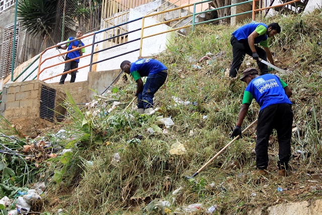 Alcaldía Metropolitana continúa desplegando labores de limpieza en toda Caracas