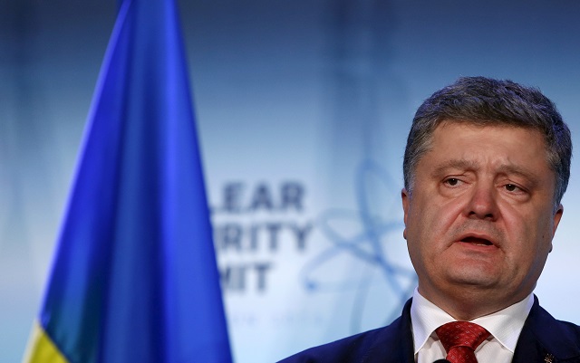 Presidente ucraniano Poroshenko defiende su gestión tras filtración de Panamá