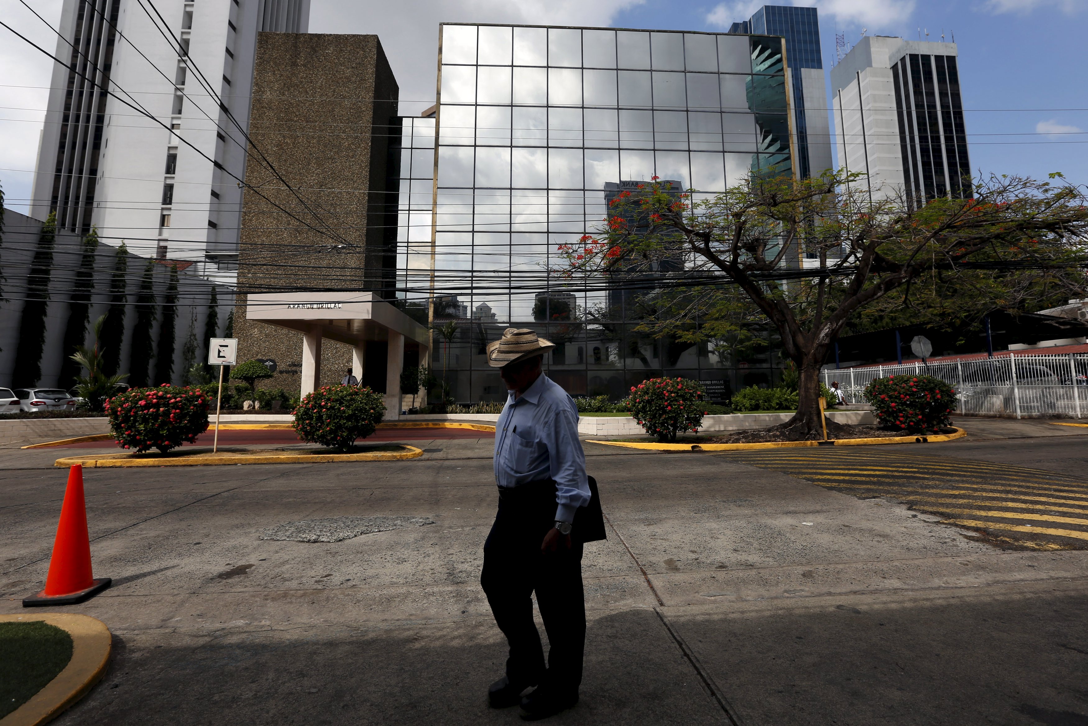 “Papeles de Panamá” centran atención en evasión fiscal; líderes niegan ilícitos