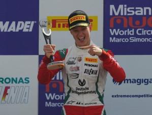 Mick Schumacher, hijo de Michael, ganó en su estreno en la Fórmula 4 italiana