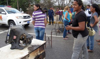 Padres y representantes protestaron en El Tigre para pedir arreglo de plantel