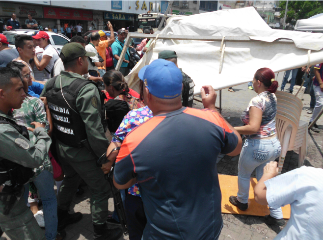 Chavistas sacaron a firmantes de La Plaza Campo Elías de La Victoria (fotos+video)