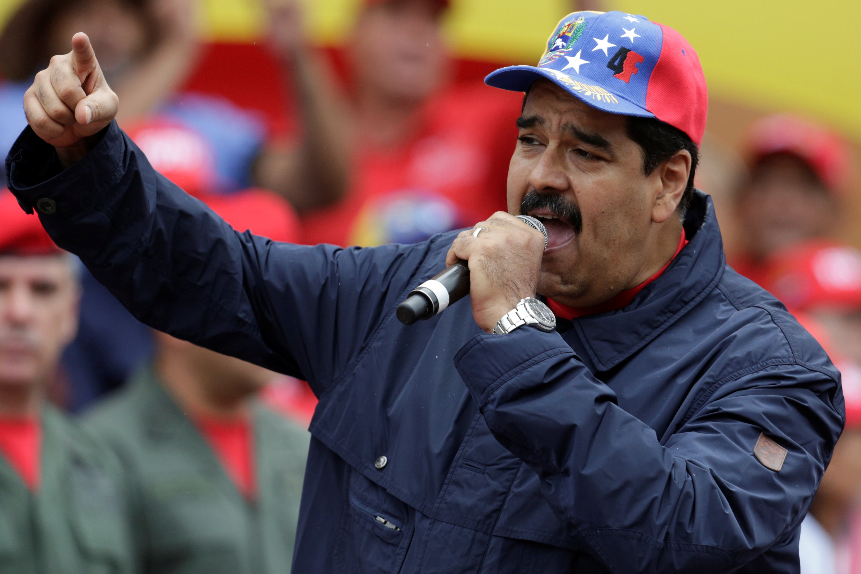 Maduro llama a “huelga general indefinida” si se da un golpe de Estado
