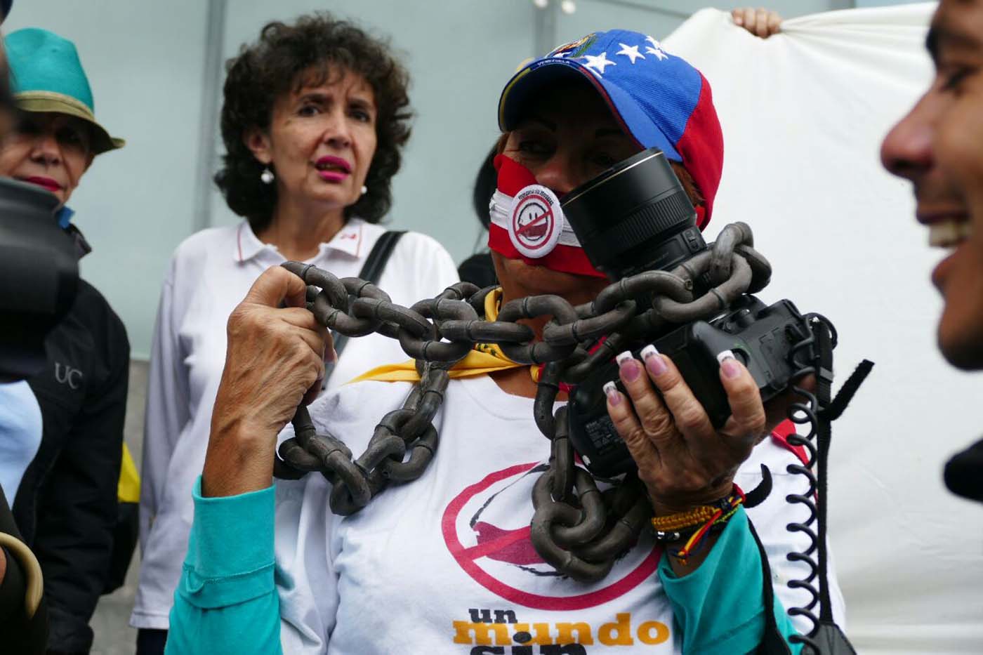 Periodistas extranjeros siguen detenidos en Venezuela