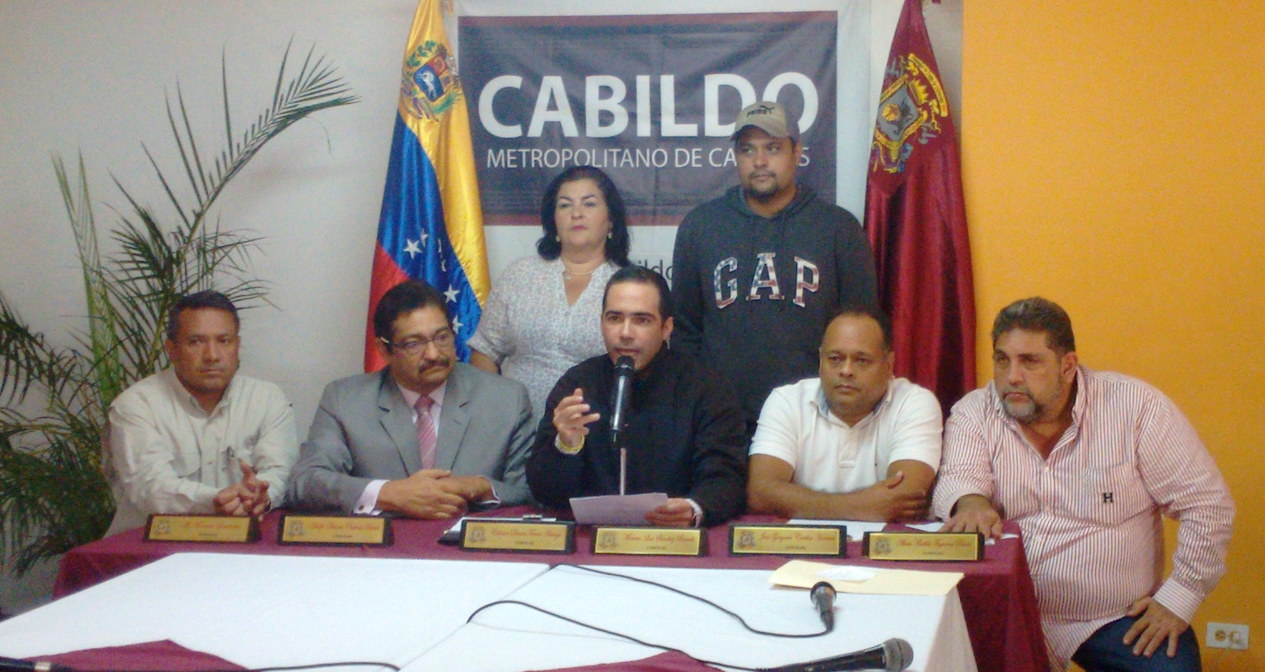 Ferrer a Jorge Rodríguez: Dedíquese a gobernar porque el hampa y la basura están acabando con Caracas