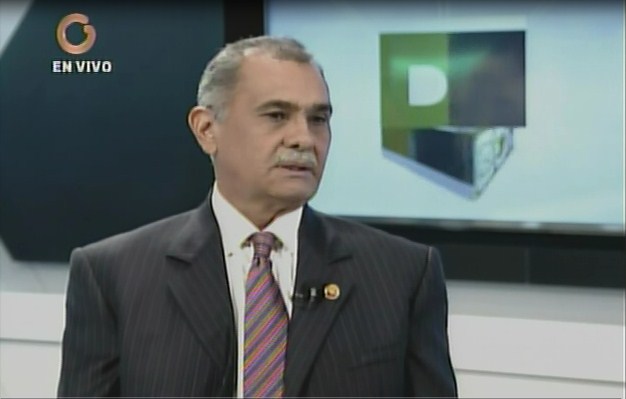 Diputado chavista dice que es normal que las políticas públicas traigan problemas