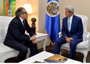 Almagro y Kerry se reunieron en Santo Domingo