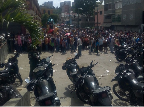 Catia: Protestas y trancas de vía en la zona por escasez de alimentos (FOTOS)