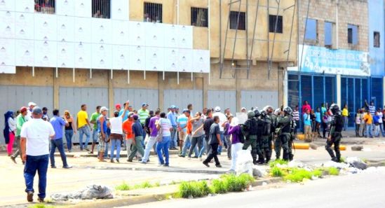 GNB y motorizados armados se unieron para disolver protesta por falta de comida en San Félix