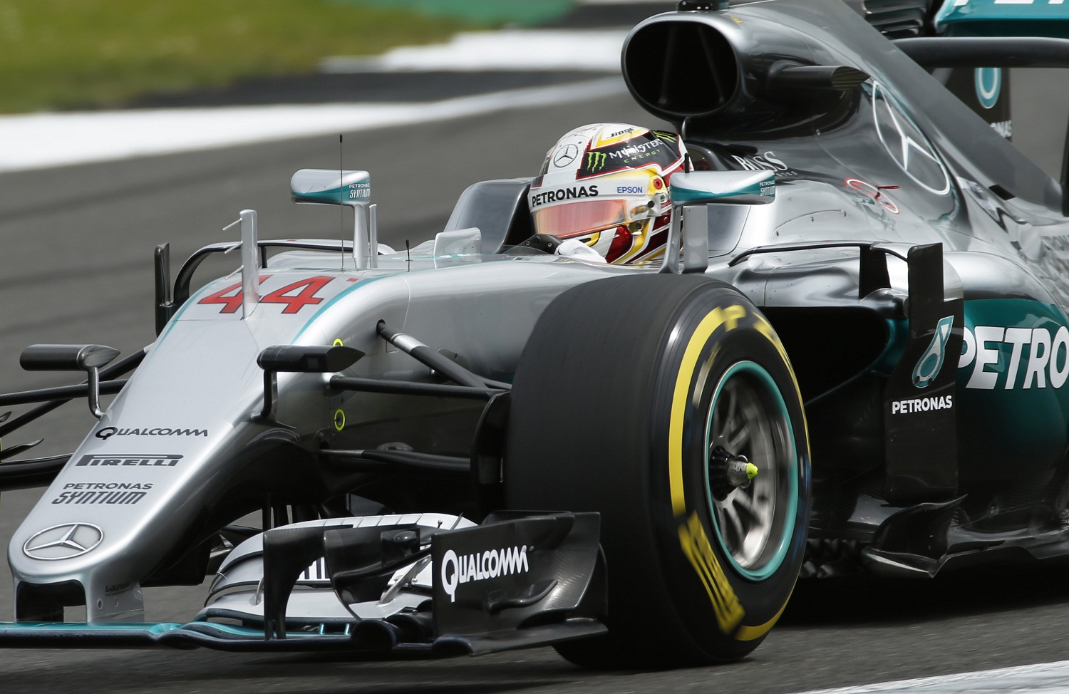 Lewis Hamilton logra la pole en el GP de Gran Bretaña