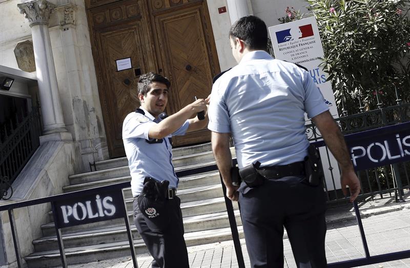 Francia cierra su embajada y su consulado en Turquía por razones de seguridad