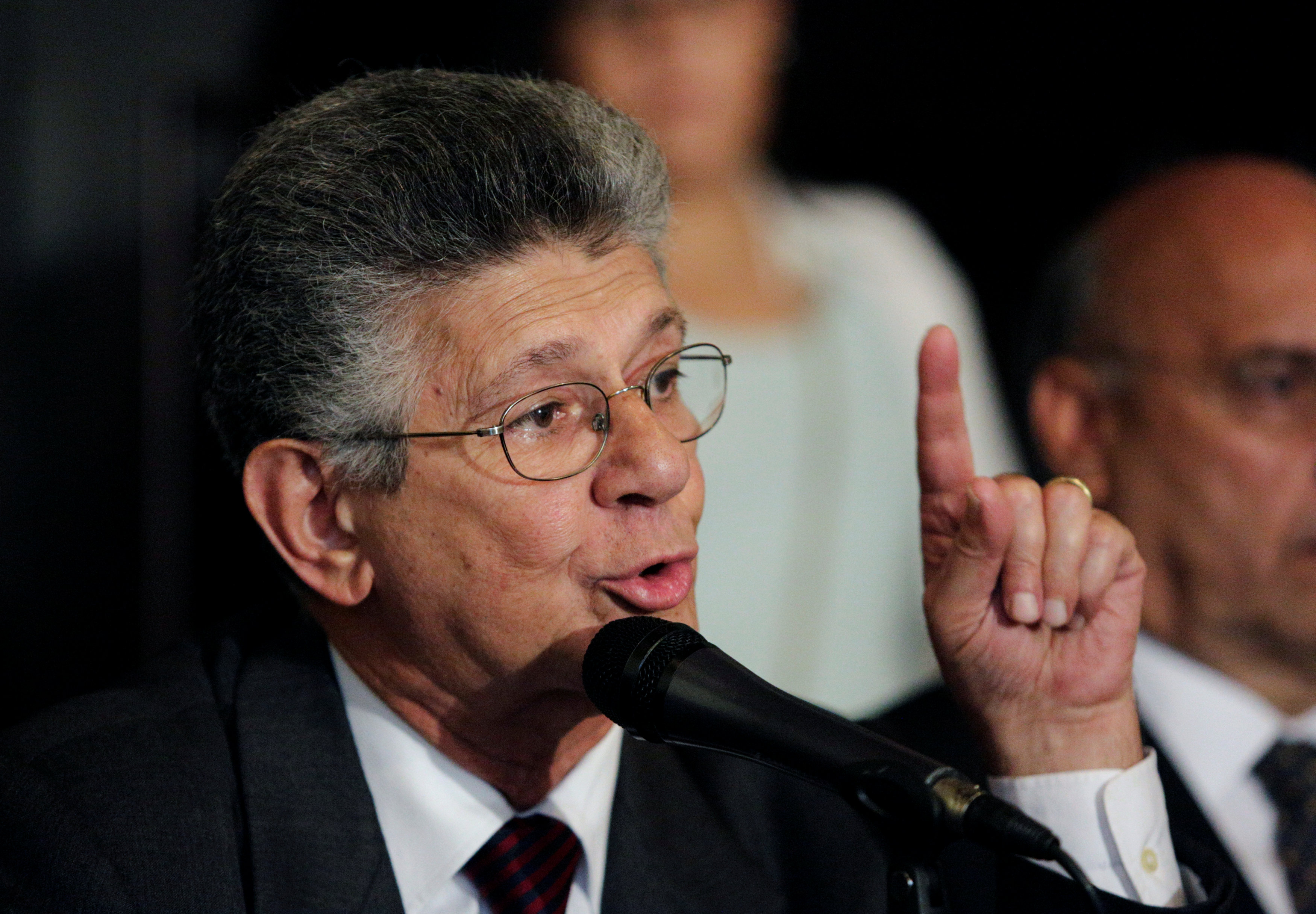 Ramos Allup no descarta que en un “futuro” la oposición marche a Miraflores