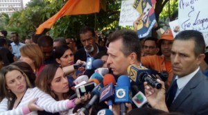 Niegan acceso al Palacio de Justicia a defensa internacional de Leopoldo López