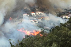 Tres muertos en el grave incendio que azota la capital de Madeira