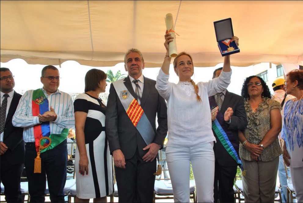 Lilian Tintori y Leopoldo López fueron condecorados por la Alcaldía de Barquisimeto