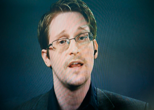Oliver Stone dice que Snowden debería estar al frente de la NSA