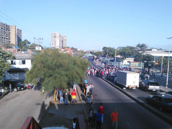 Protesta en Catia La Mar por falta de alimentos y agua #27Sep