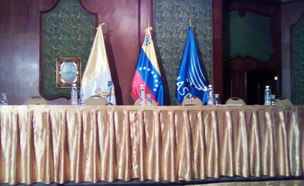 Chavismo defiende presidenciales y oposición cree que diálogo se extingue