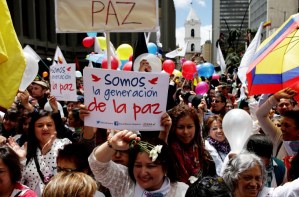 Colombianos respaldan nuevo acuerdo de paz con Farc con marcha en Bogotá