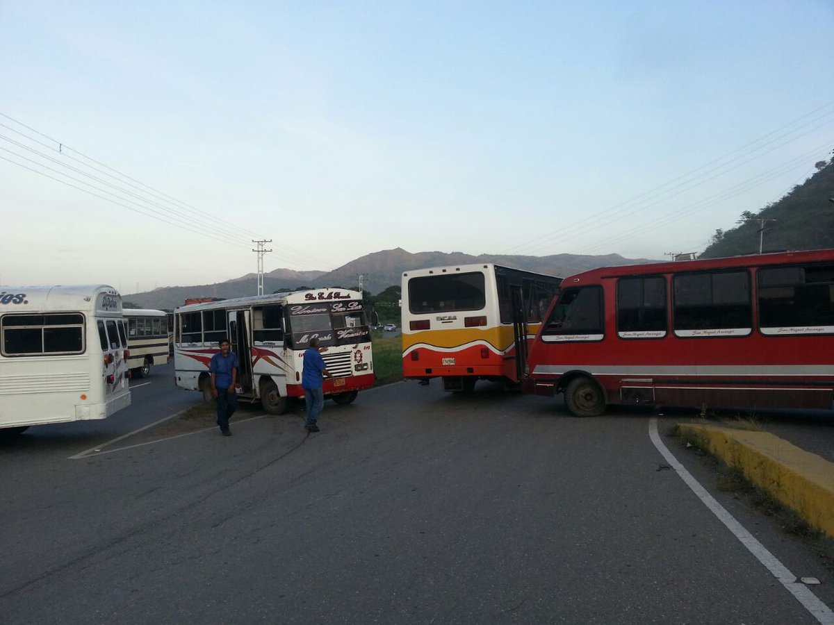 #22Nov: Cierran la carretera nacional Cagua-La Villa