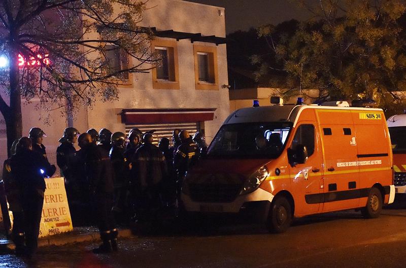 Hombre armado mata a empleada de una residencia para religiosos en Francia y logra huir