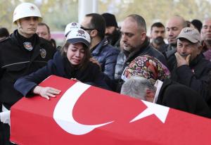 Aumentan a 44 los fallecidos por el doble atentado en Estambul