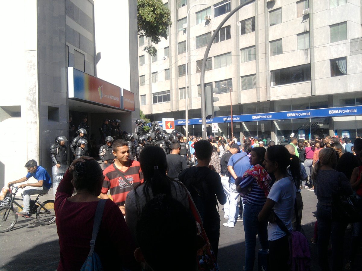 Manifestaciones en Lara por falta de papel moneda #16Dic