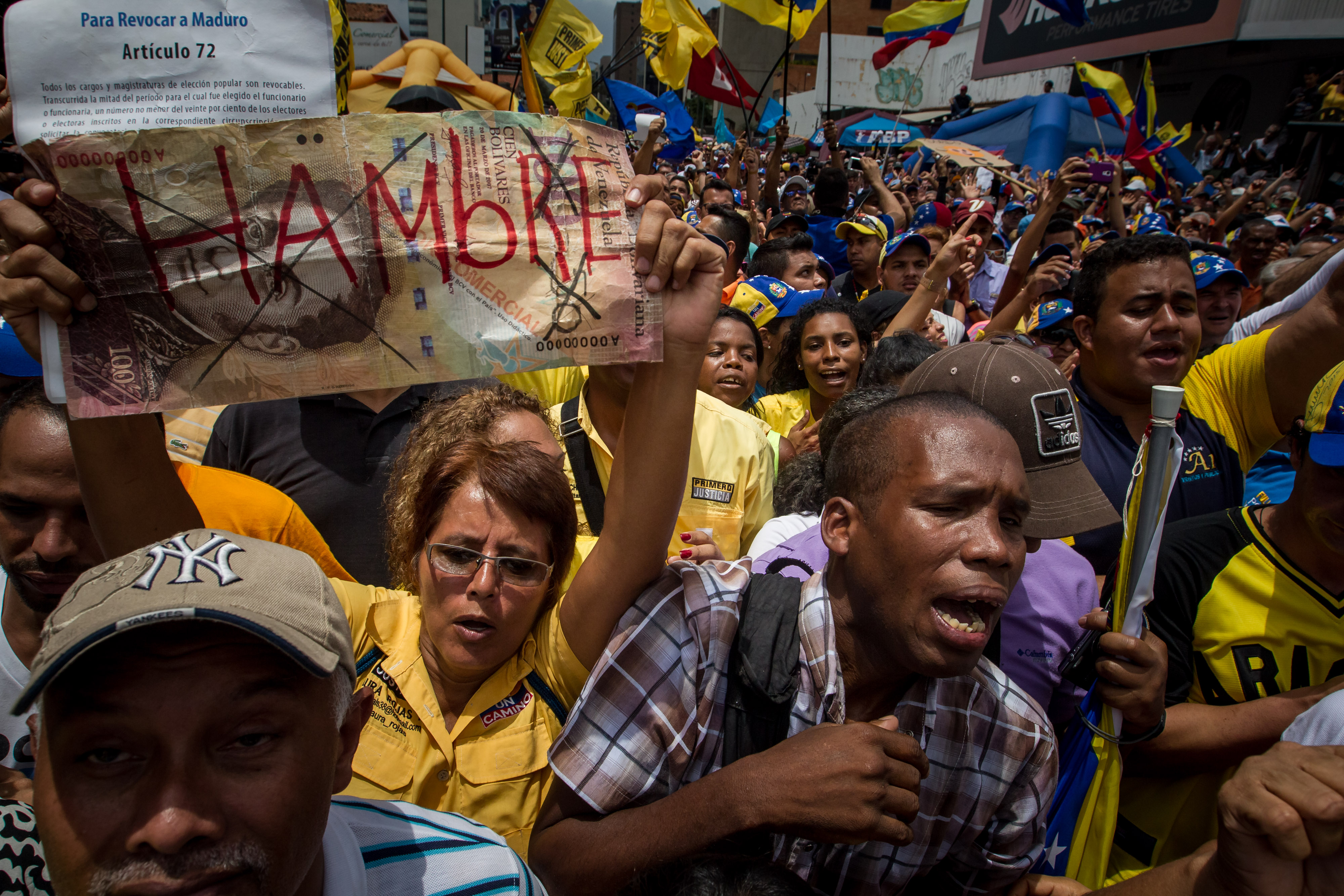 Venezolanos quieren un país sin colas y mucho mejor que 2016