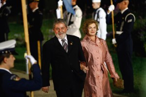 Esposa del expresidente Lula sufrió un derrame cerebral