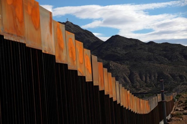Imagen de archivo, una vista general de la nueva construcción en la frontera entre Estados Unidos y México en Sunland Park, Estados Unidos