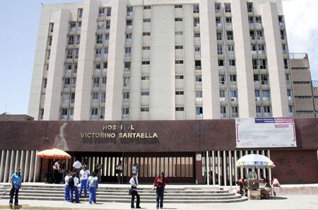 Pacientes de diálisis en peligro ante cierre de nefrología en el Victorino Santaella