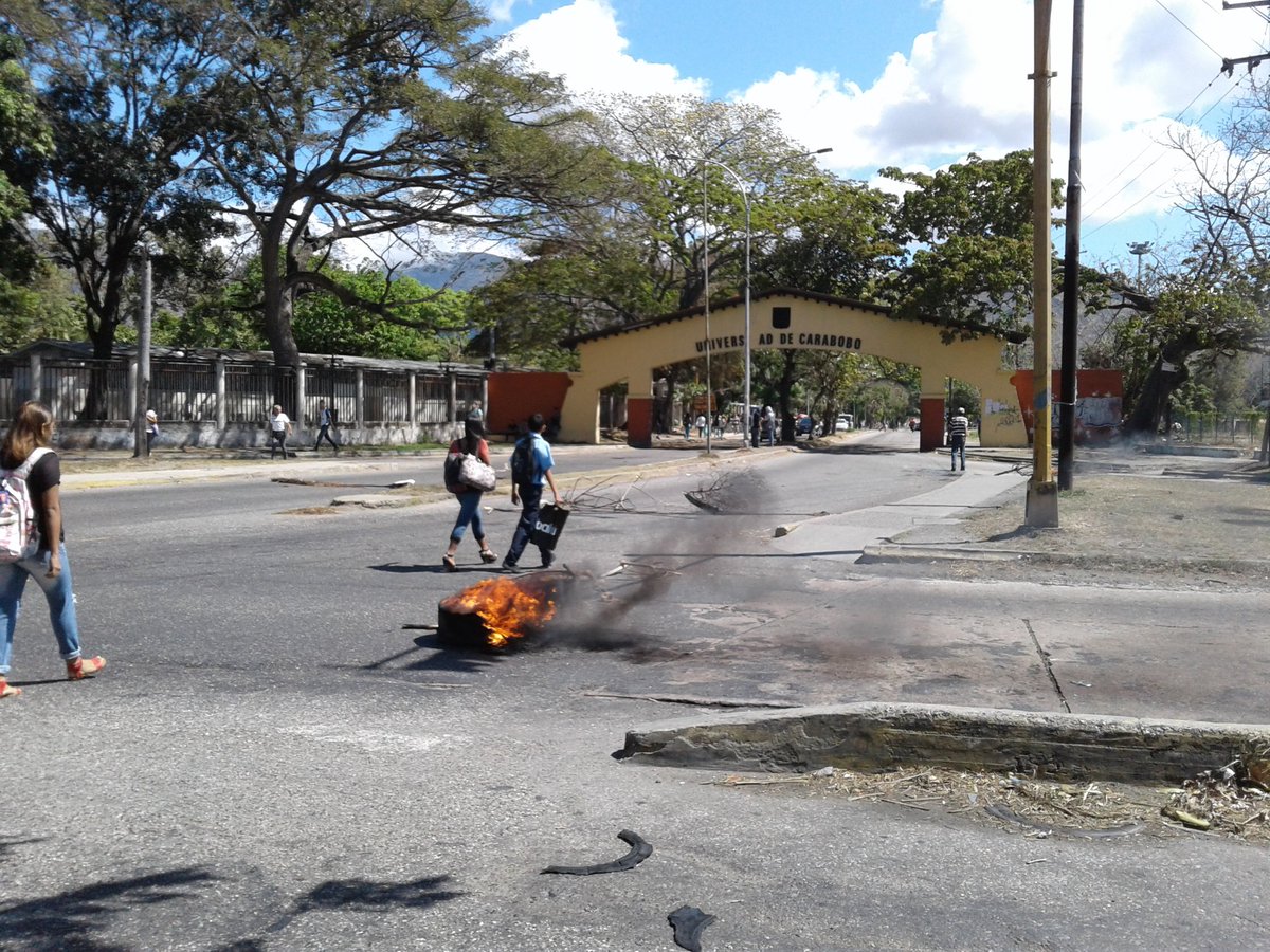Protesta en los alrededores de la Universidad de Carabobo #14F