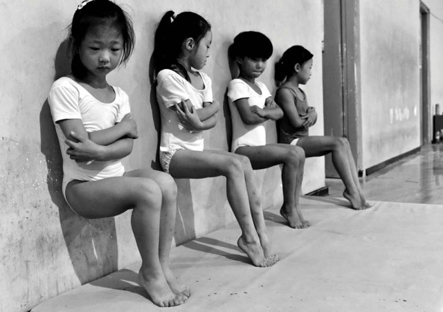 El segundo premio en la categoría 'Vida cotidiana' es una fotografía sacada en una escuela de gimnasia en Xuzhou, China.
