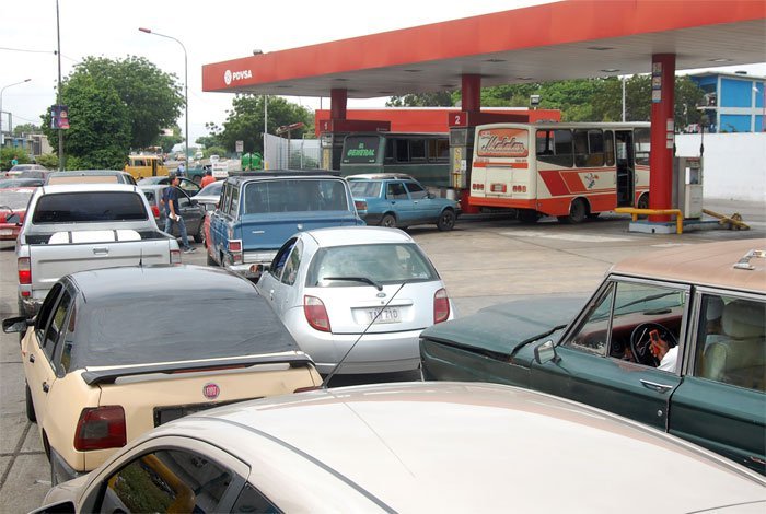 ¡Por racionamiento! Solo surten 20 litros de gasolina por vehículo en Barquisimeto