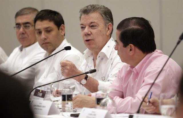 Presidente del Congreso colombiano, Mauricio Lizcano junto al Ejecutivo Nacional de su país. EFE