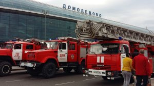 Un muerto y siete heridos embestidos por camión bomberos de aeropuerto Moscú