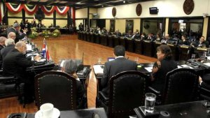 Congreso de Costa Rica pide que se retire a su embajador de Venezuela