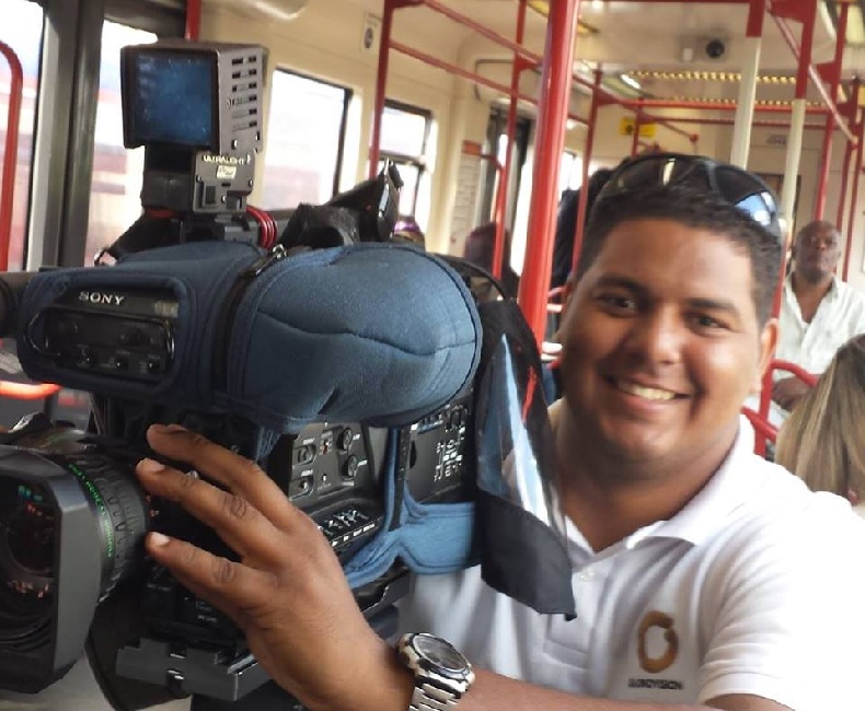 Guardia Nacional golpea a camarógrafo de Globovisión y lo despoja de su cámara en la Avenida Baralt